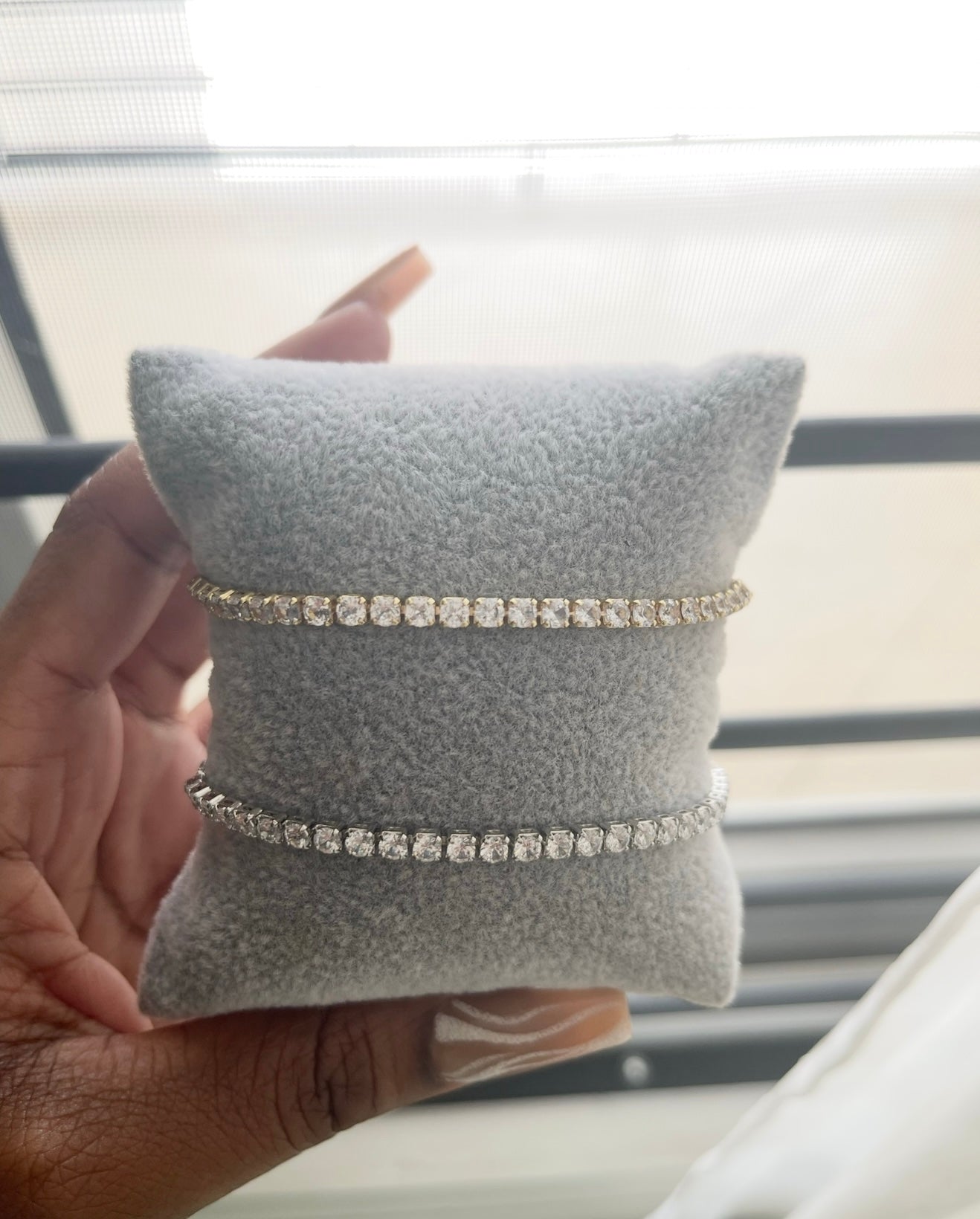 B000709 (draw string bracelet)